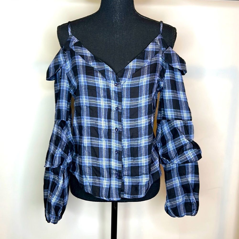 Petal roz off the shoulder plaid blouse. Size small